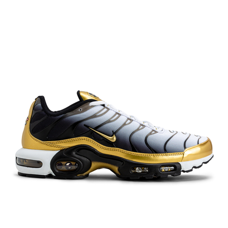 Men's nike black and gold shoes best sale